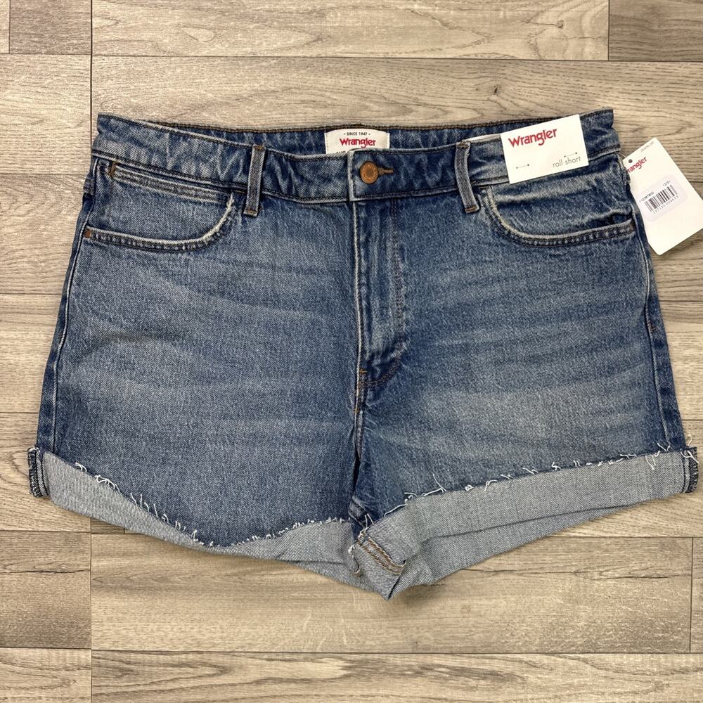 Wrangler Mid Rise Roll Denim Jean Shorts Medium Wash sz 12/31